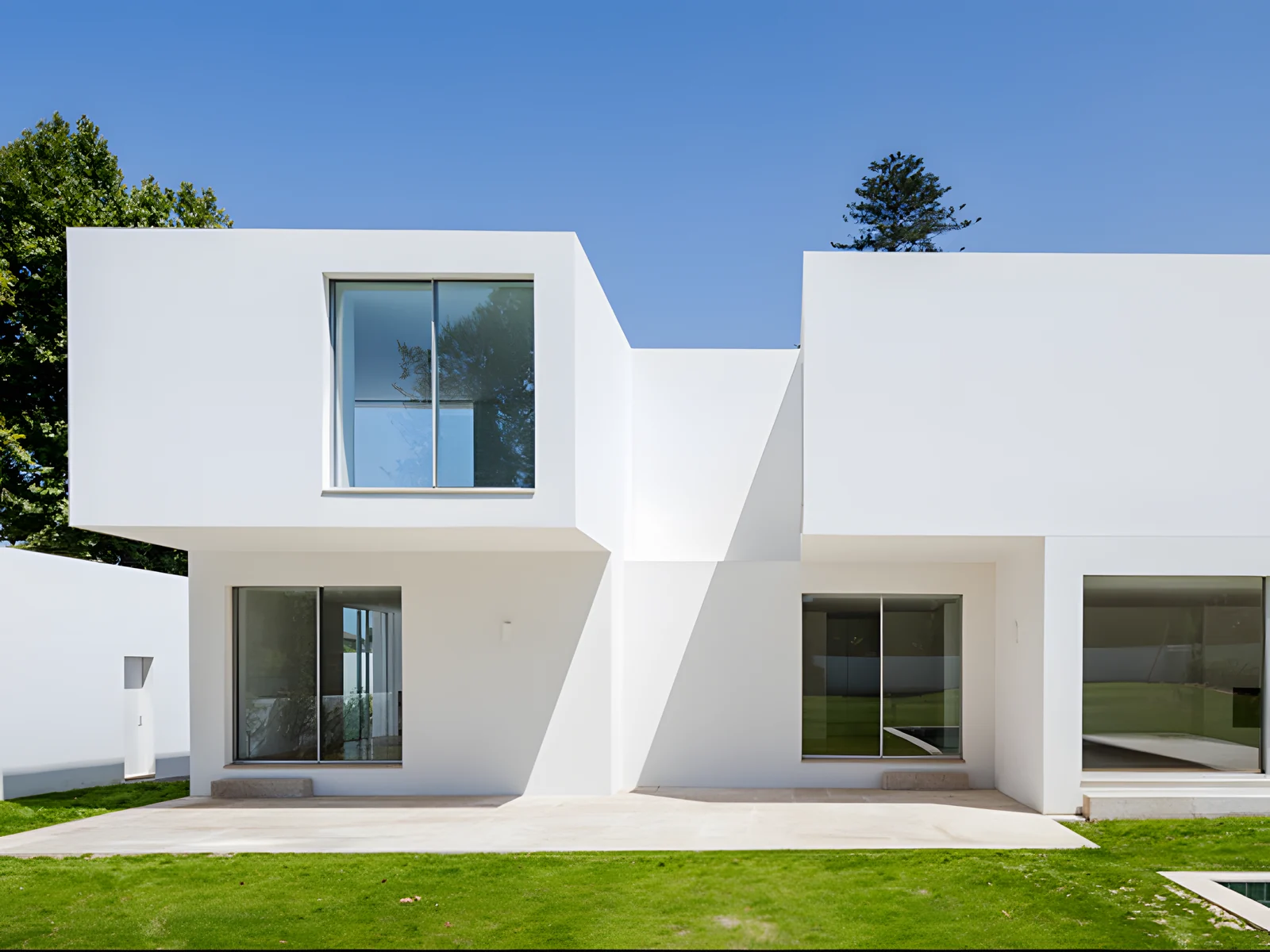 Volumes décalés, enduit blanc